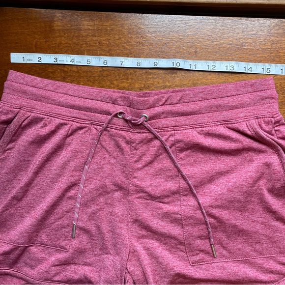 Free Country Women's Medium Knit Moisture wicking shorts with pockets - Picture 6 of 8